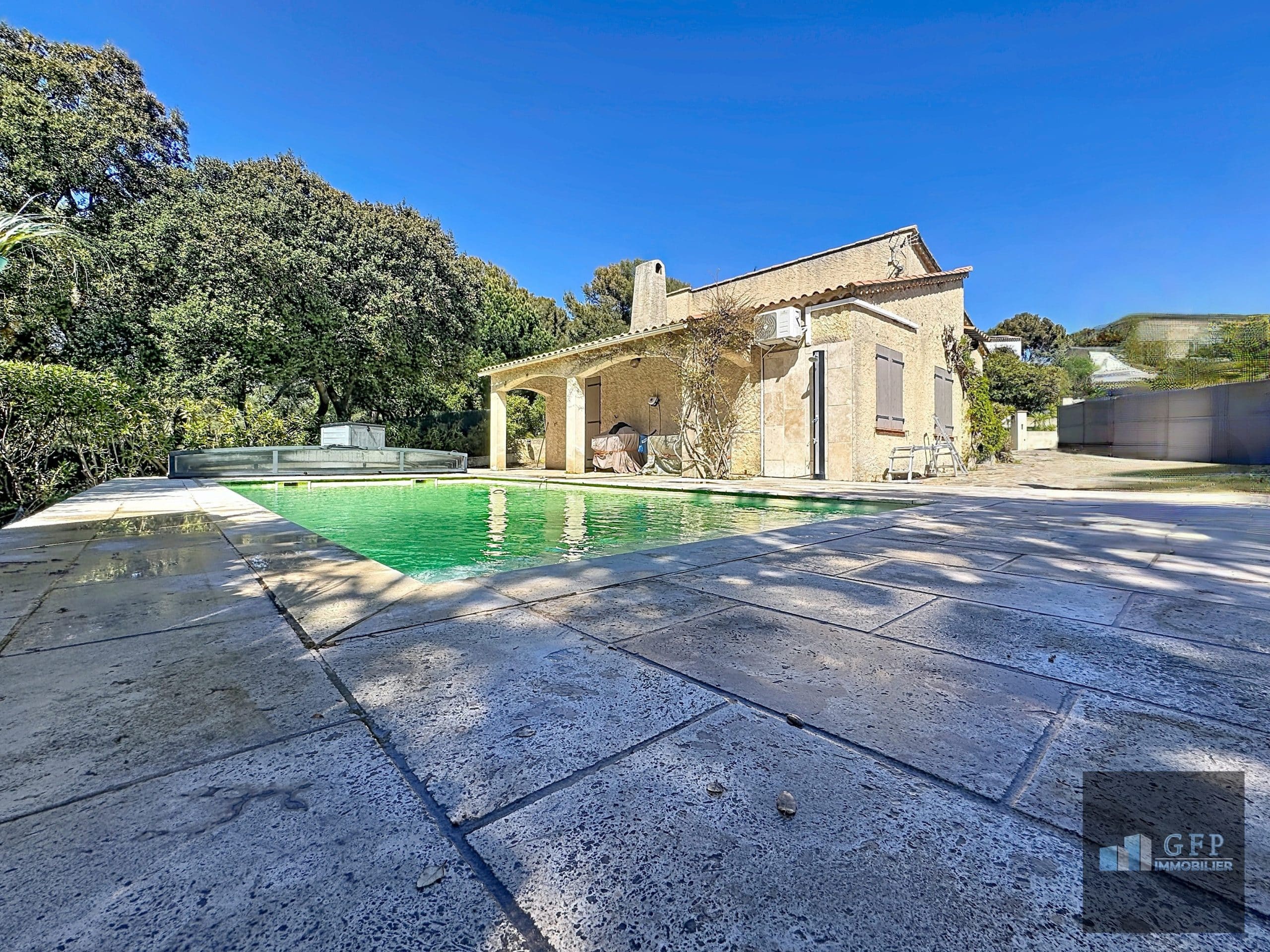 villa avec piscine 00001 scaled